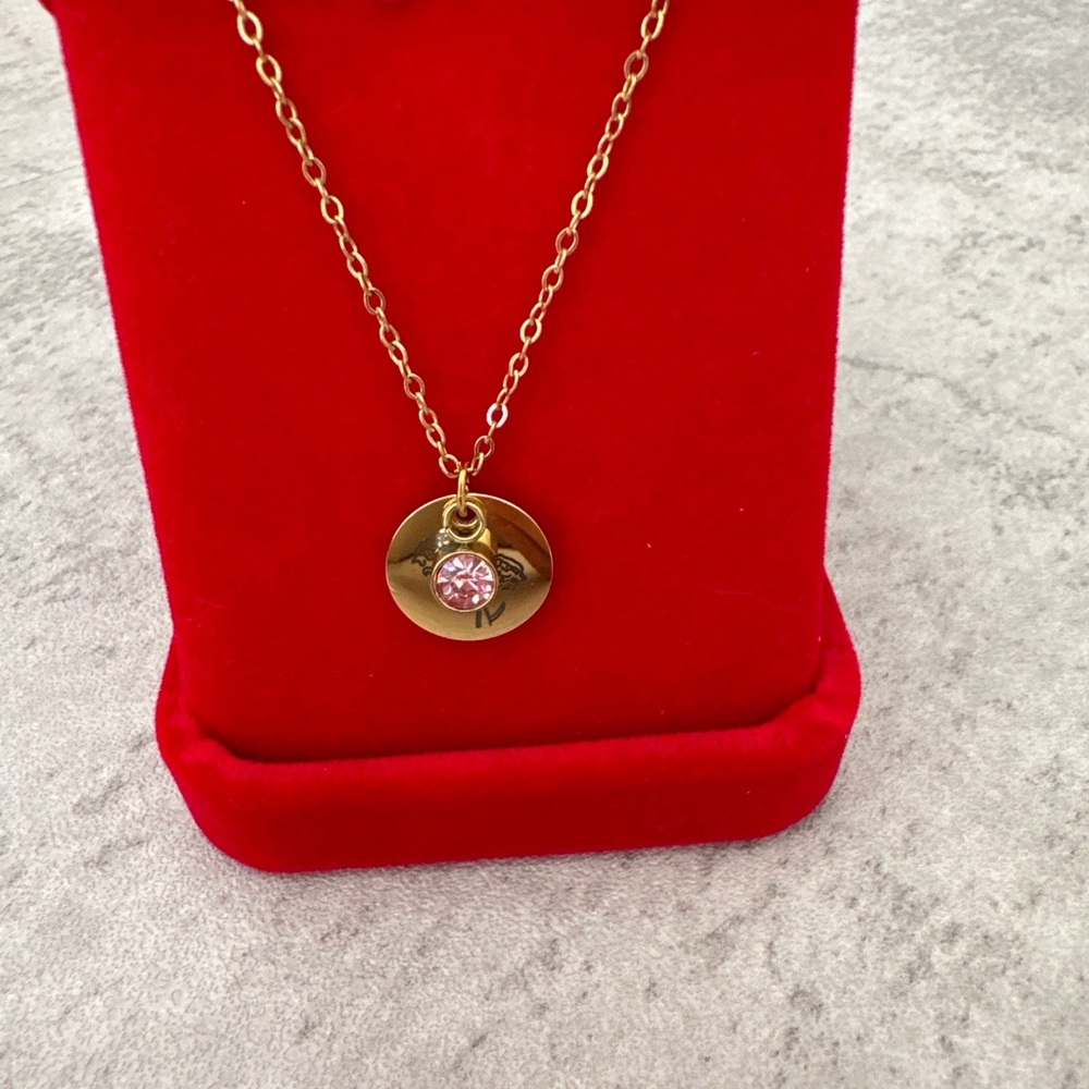 Elegant Gold and Green Pendant Necklace